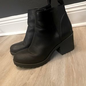 DIRTY LAUNDRY black booties